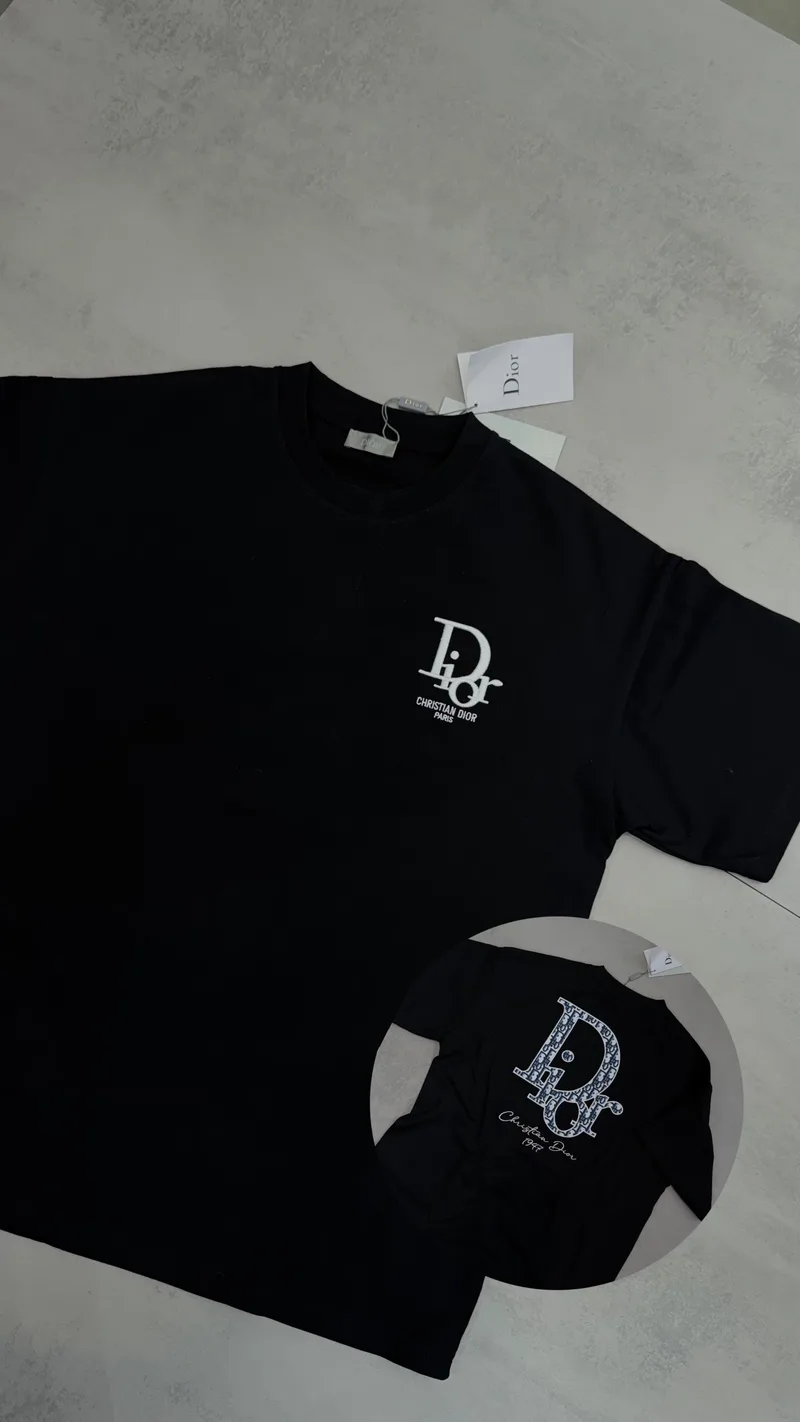 Camisa Dior 005 - Preta logo branco no peito e monograma nas costas