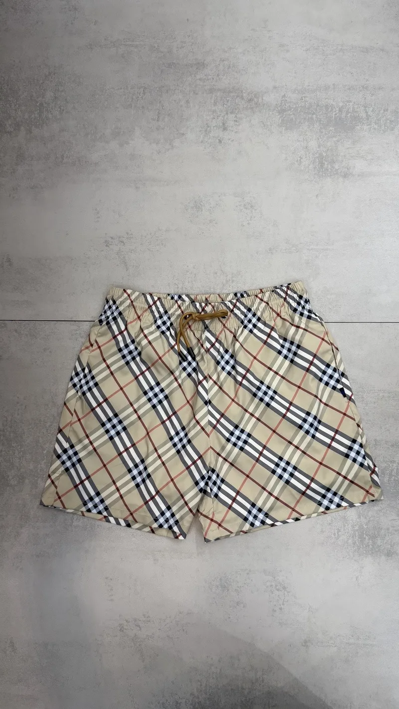 Bermuda Burberry - Bege xadrez preto branco e vermelho com cordão marrom