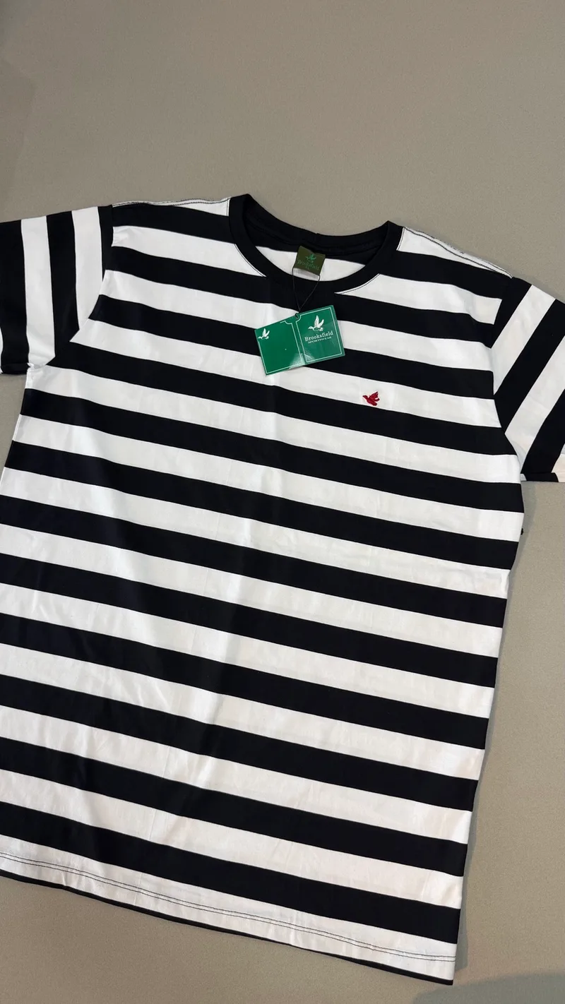 Camisa Brooksfield 73 - Listrada preta/branca logo vermelho