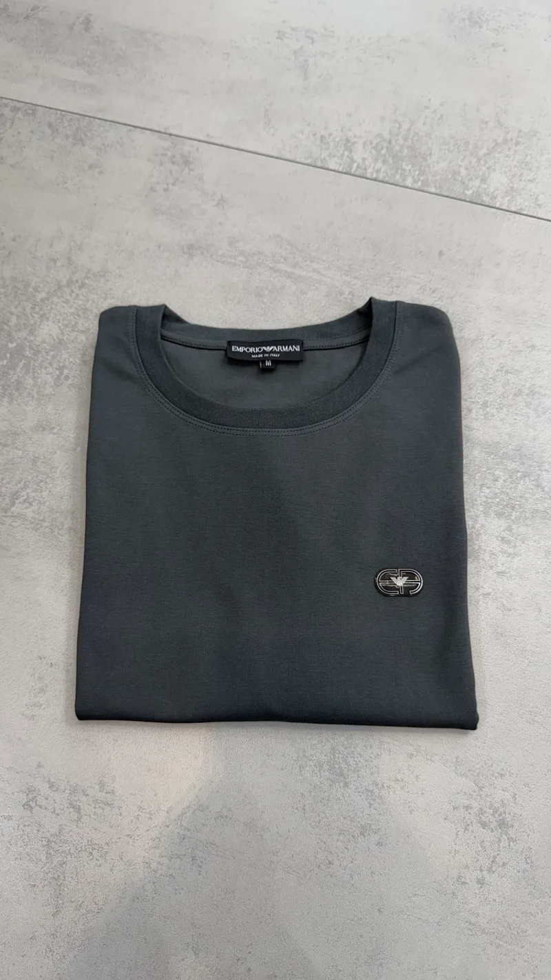 Camisa Armani 112 Cinza com Logo Pequeno no Peito