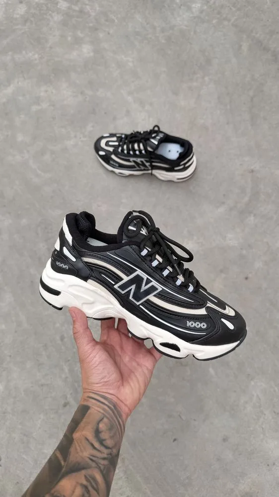 Tênis New Balance 1000 preto e off-white