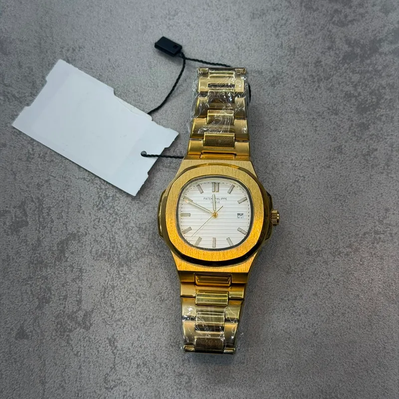 Relógio Patek Philippe Dourado Fundo Branco Mod. 5