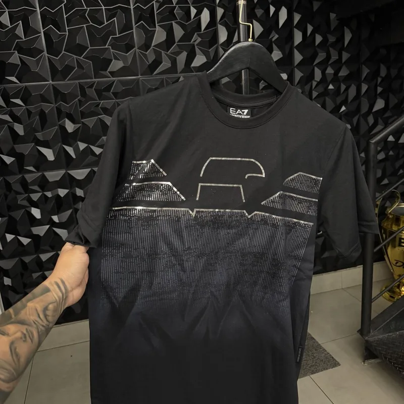 Camiseta Armani Black Brilho Prata