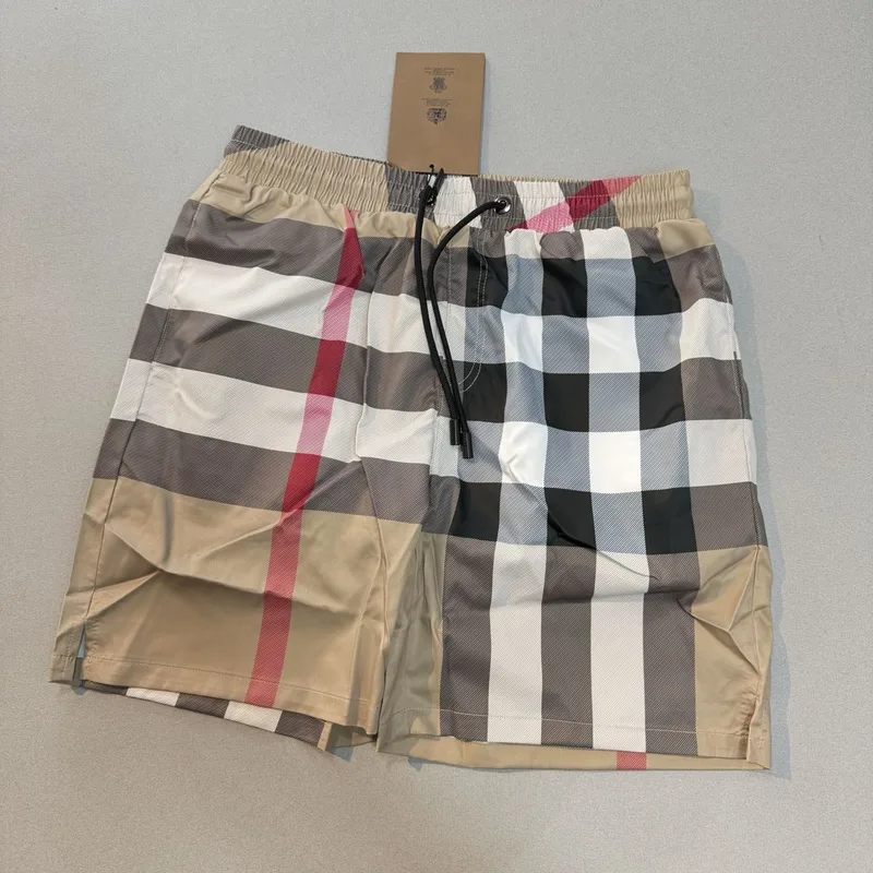 Bermuda Burberry Xadrez Premium Bege/Marrom/Vermelho
