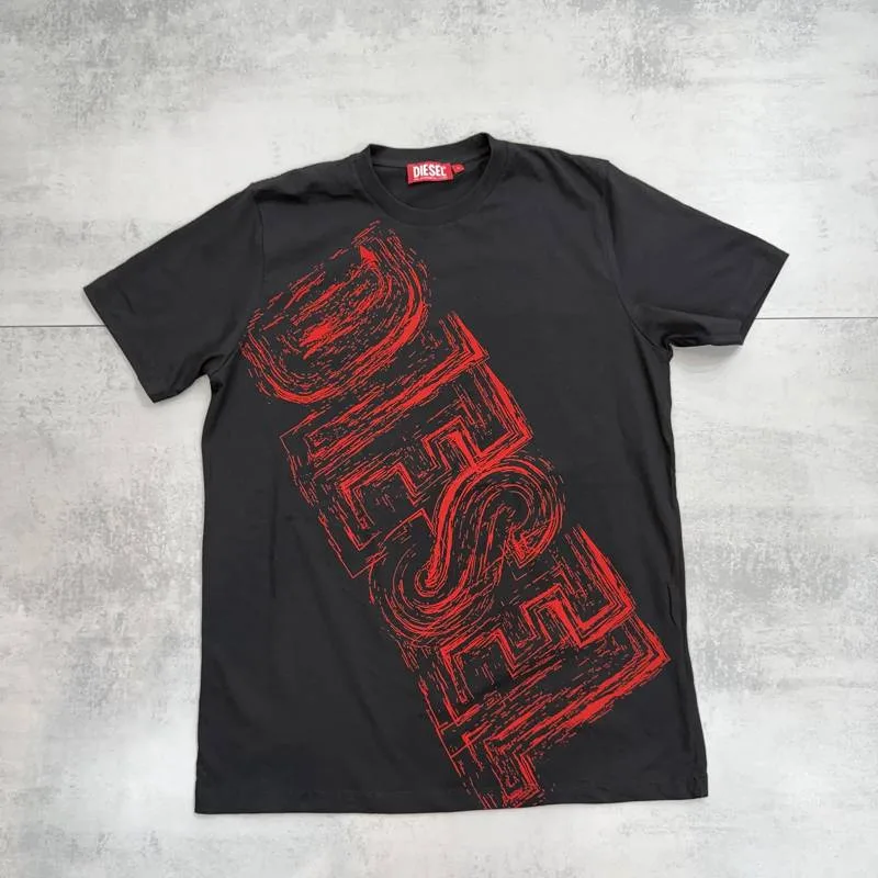 Camisa Diesel Preta Escrita Vermelha