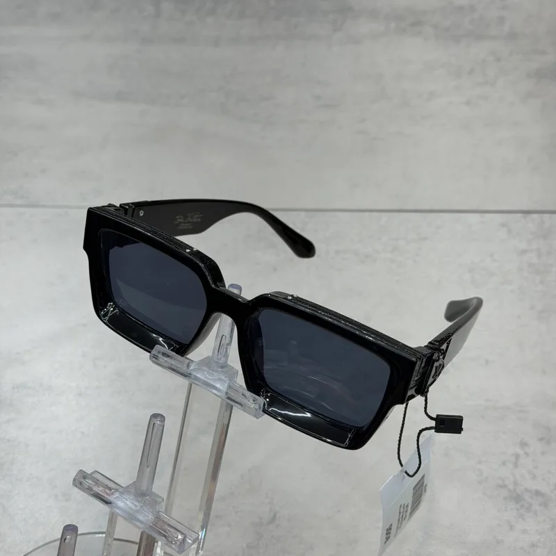 Óculos Louis Vuitton Millionaire Black