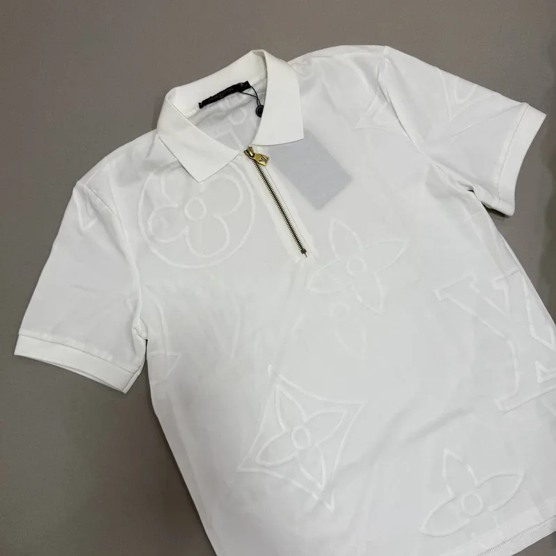 Polo LV 2 Branca Monograma Relevo Ziper Dourado