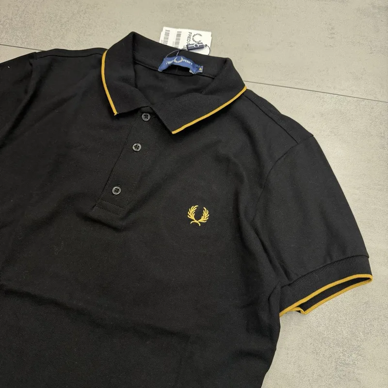 Camisa Polo Fred Perry Preta/Dourada