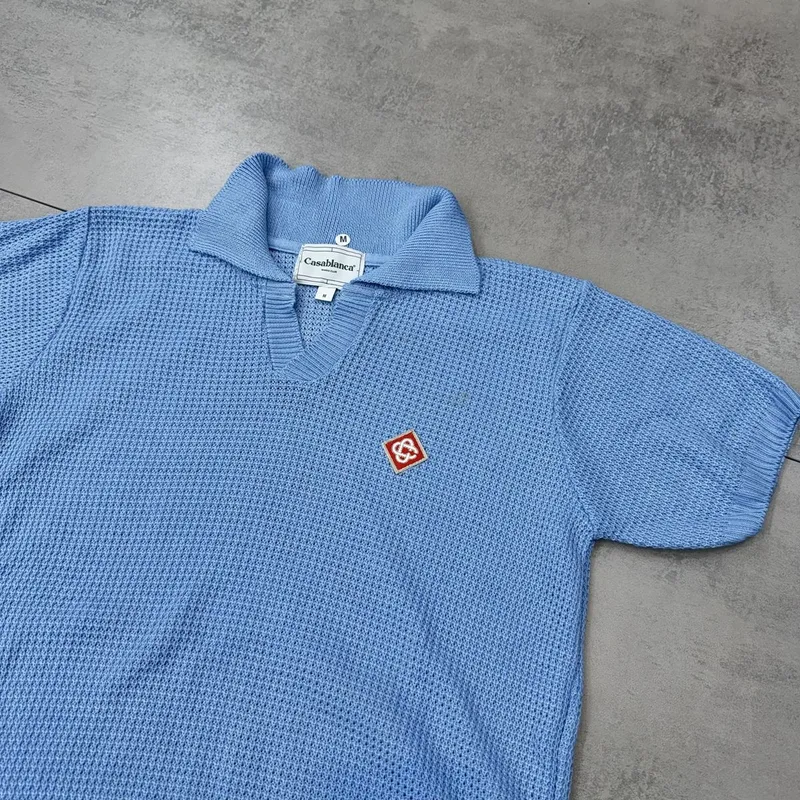 Camisa Polo Casa Blanca Crochê Azul Claro Gola Aberta