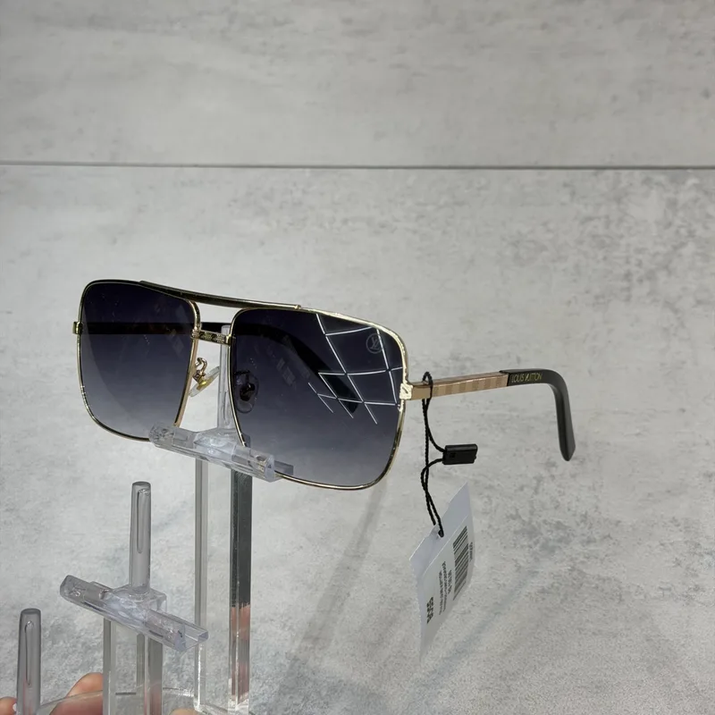Óculos Louis Vuitton Quadrado Ouro Degradê