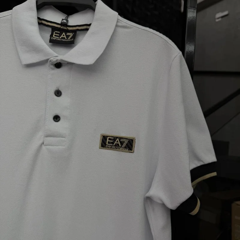 Camisa Polo Armani EA7 Branca Detalhes Preto/Dourado