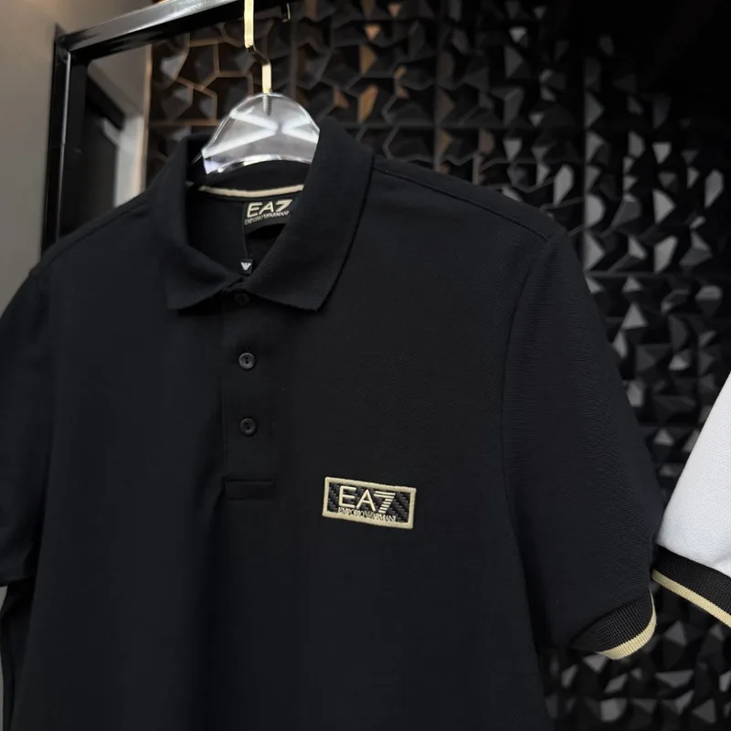 Camisa Polo Armani EA7 Preta Detalhes Dourados