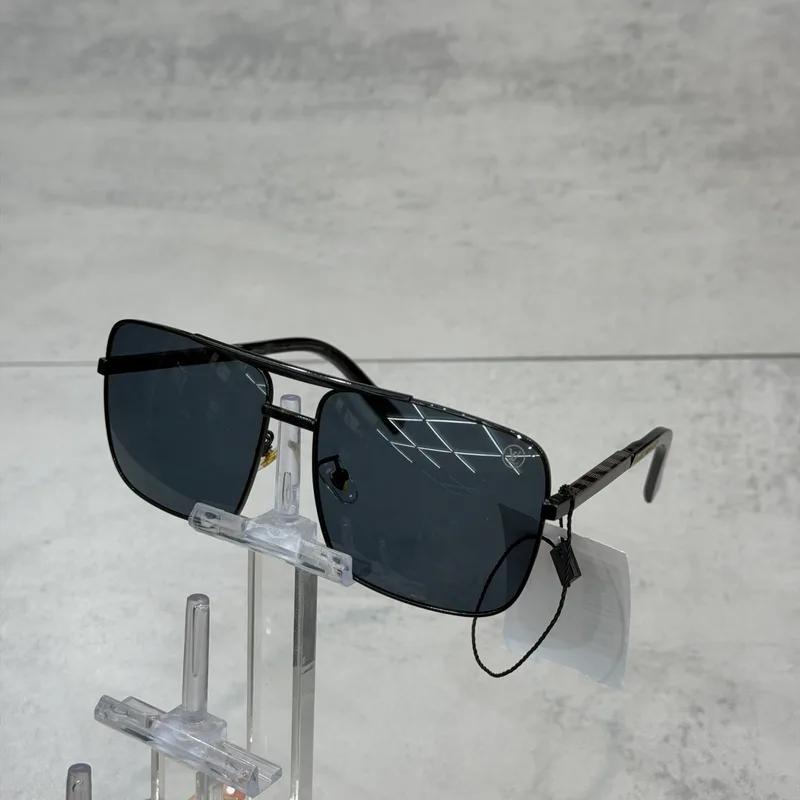 Óculos Louis Vuitton Quadrado Black/Black