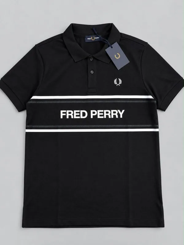 Camisa Polo Fred Perry Preta Escrita Frontal