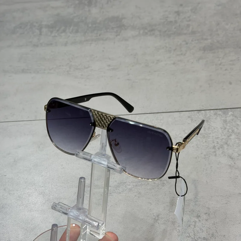 Óculos Louis Vuitton Redondo Ouro Degradê