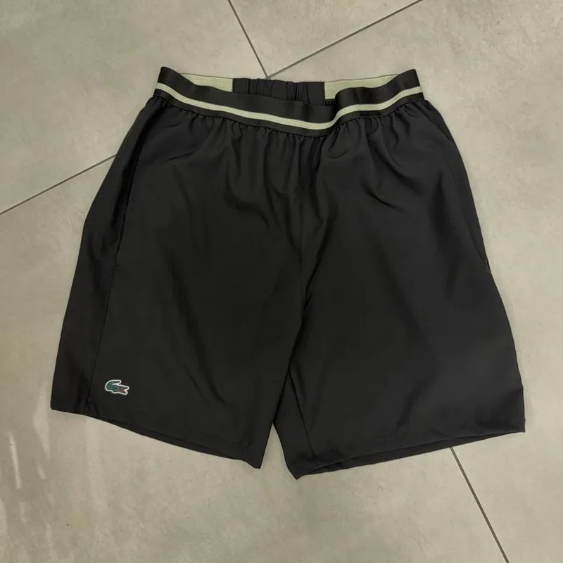 Bermuda Lacoste Preta Cós Verde