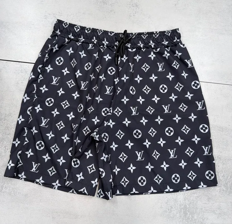 Bermuda Louis Vuitton Preta Monograma Branco