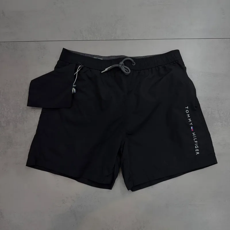 Bermuda Tommy Preta Logo Lateral
