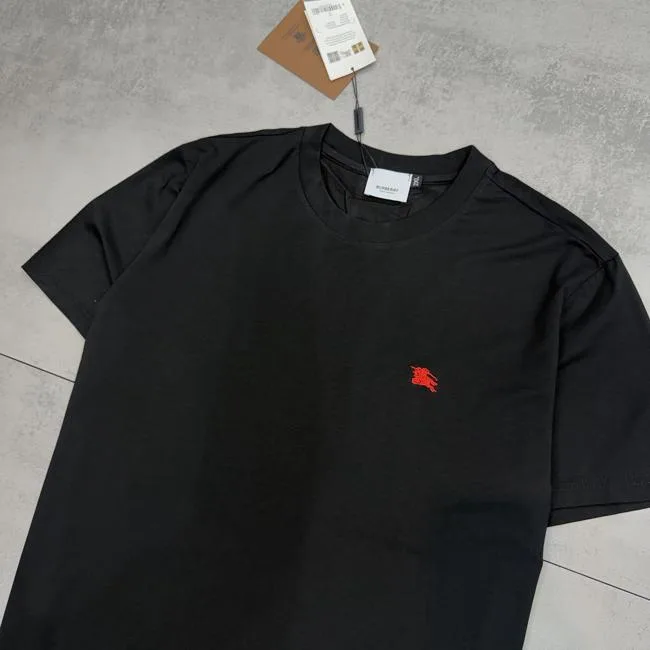 Camisa Burberry Preta Logo Vermelho