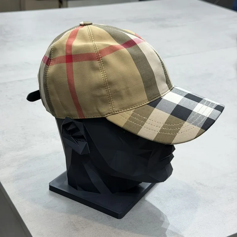 Boné Burberry Xadrez Bege