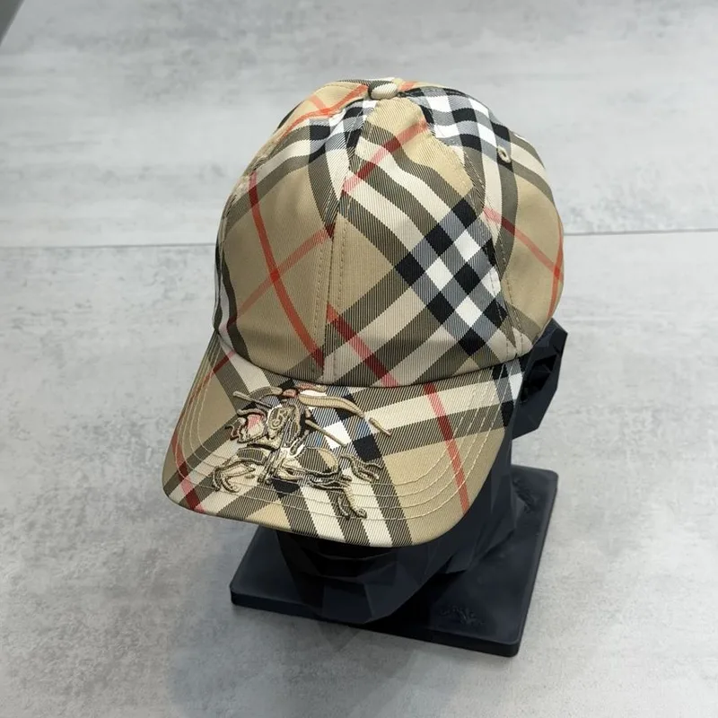 Boné Burberry Xadrez Bordado Equestre