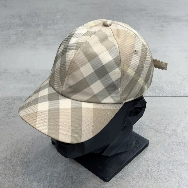Boné Burberry Xadrez Bege Cinza Claro