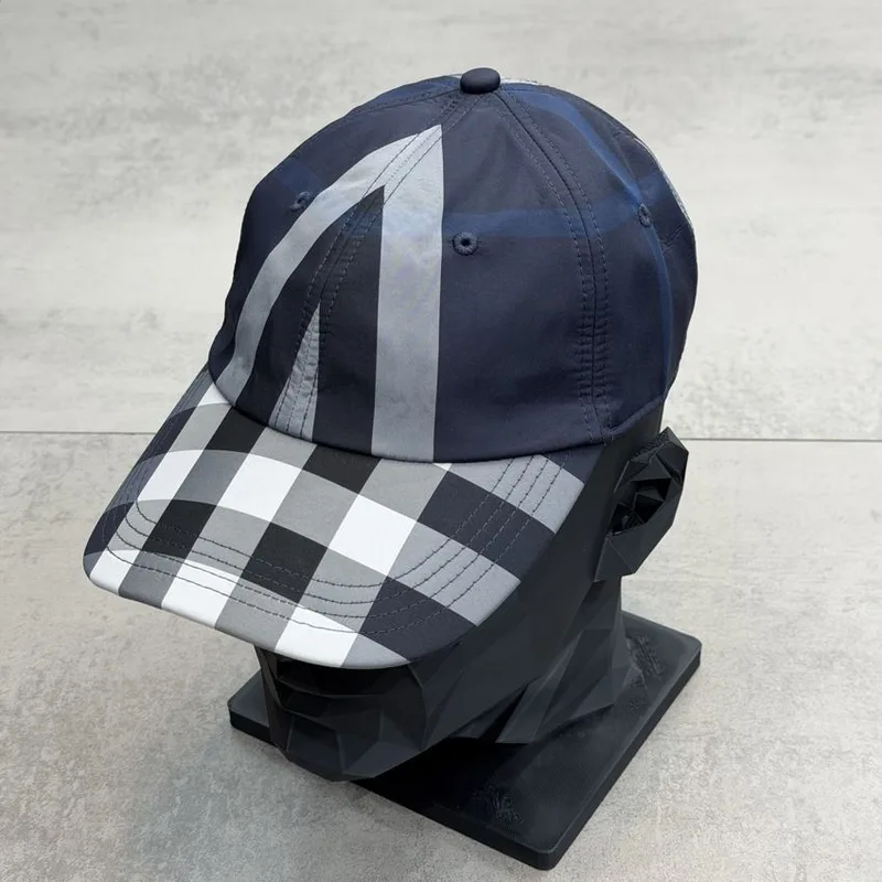 Boné Burberry Xadrez Azul Marinho Aba Xadrez