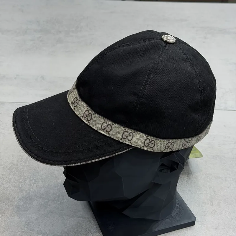 Boné Gucci Preto Faixa GG Bege