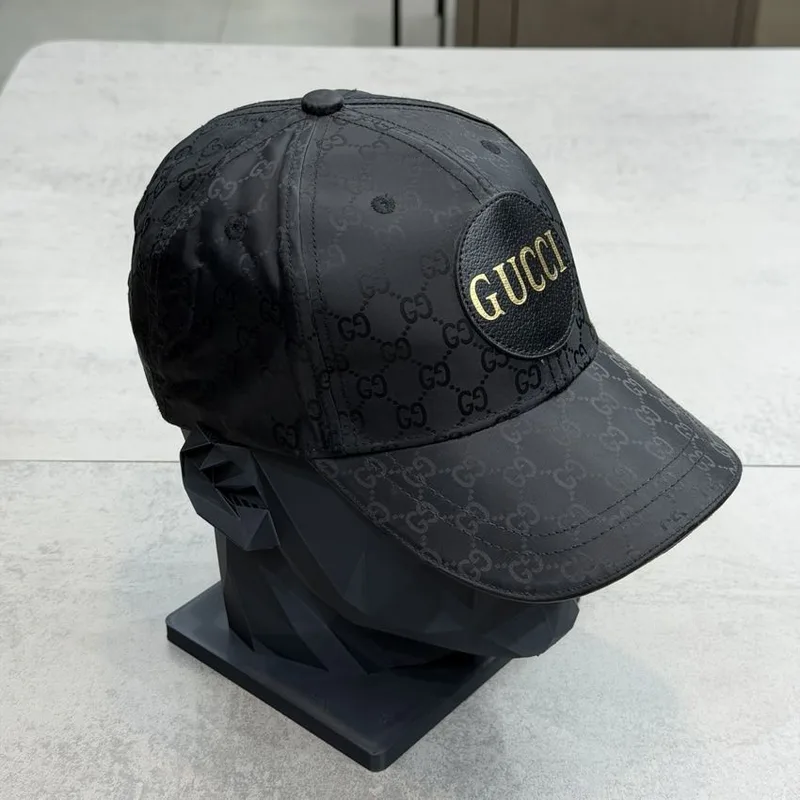 Boné Gucci Monograma Preto Logo Dourado