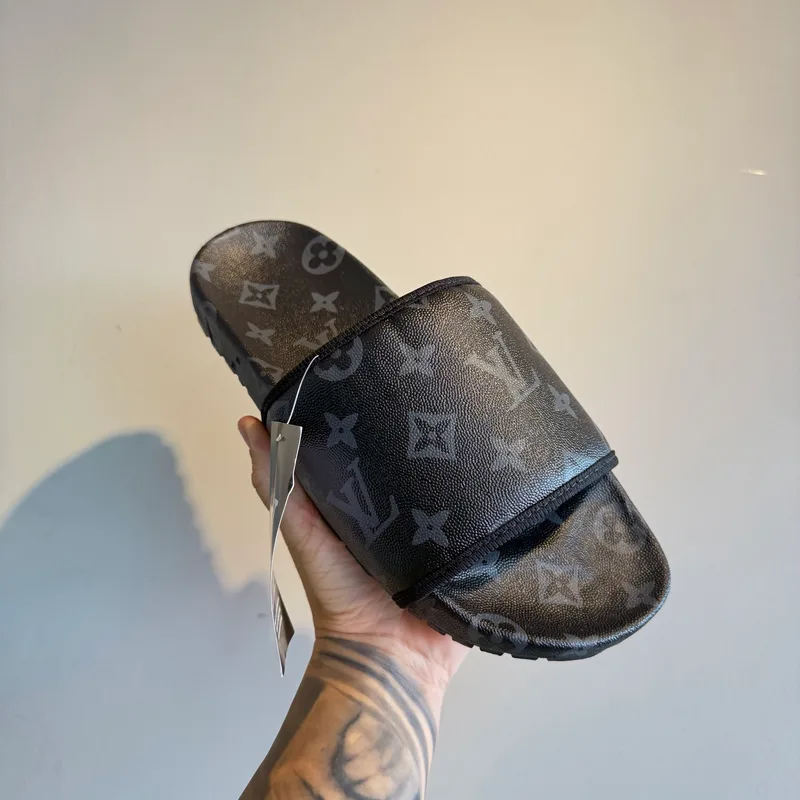 Slide Louis Vuitton Preto Couro