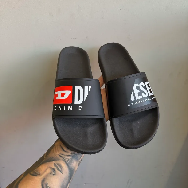 Slide Diesel Preto Escrito Diesel