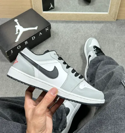 Tênis Nike Jordan Preto/Cinza Detalhe Vermelho