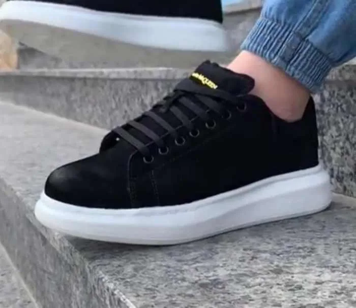 Tênis McQueen McQueen Preto/Branco Camurça