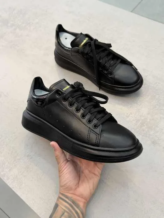 Tênis McQueen McQueen Preto/Preto