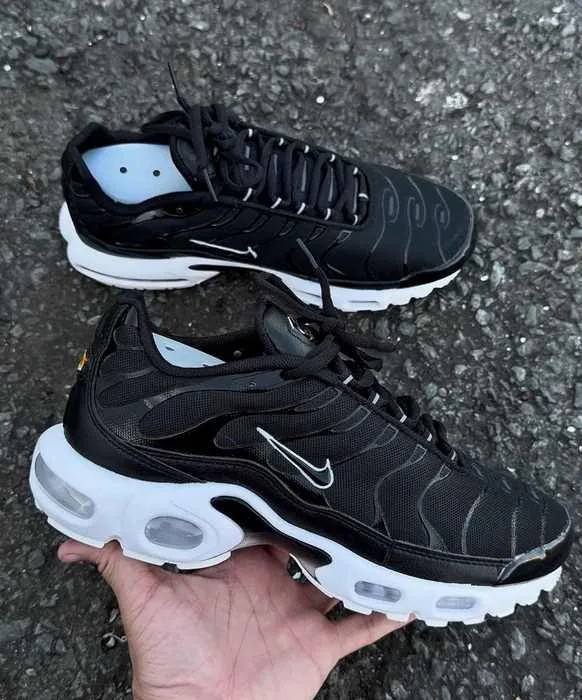 Tênis Nike TN Preto/Branco