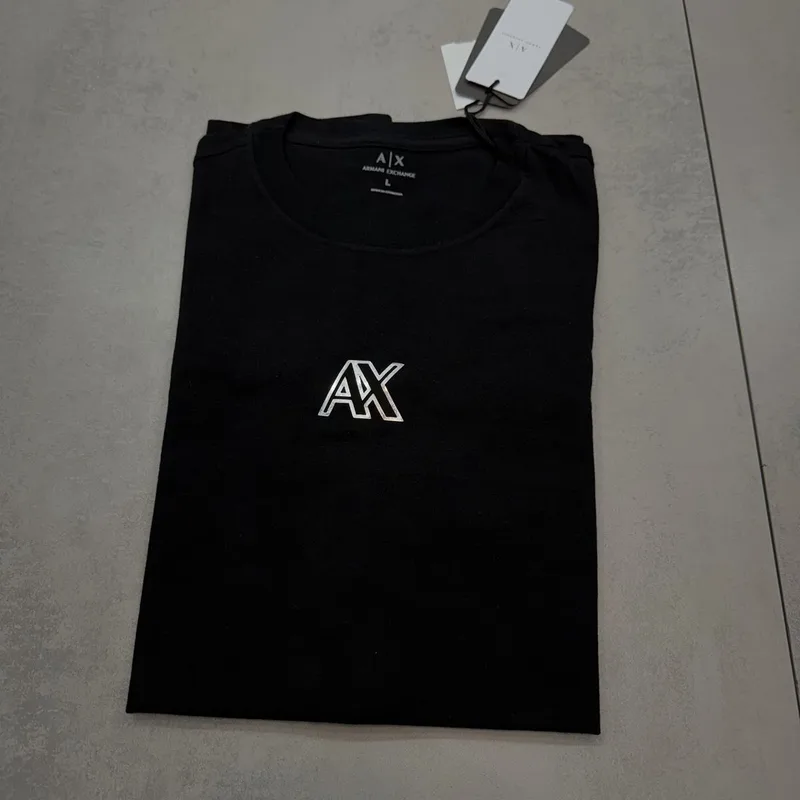 Camiseta Armani 004 - Armani Exchange preta logo AX pequeno prata/branco