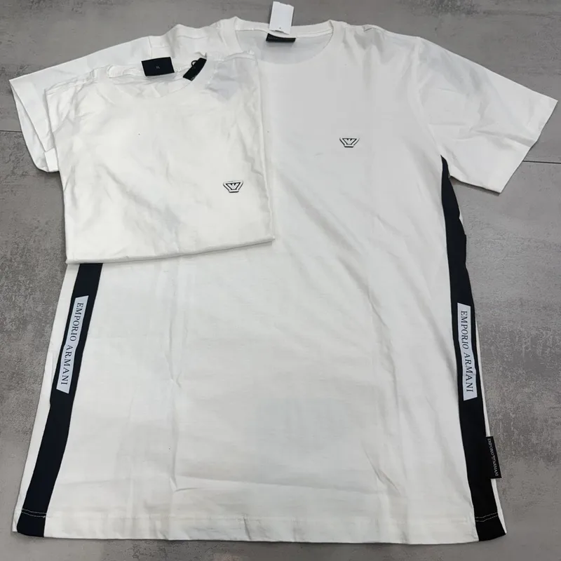 Camiseta Armani 012 - Emporio Armani branca laterais pretas logo pequeno