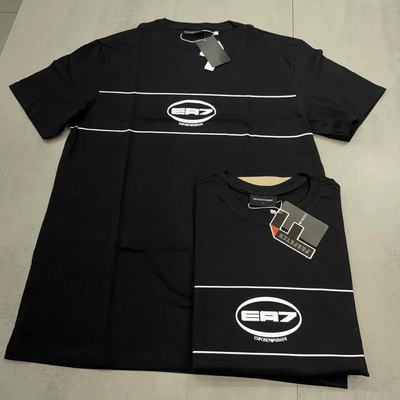 Camiseta Armani 017 - Emporio Armani EA7 preta logo oval branco