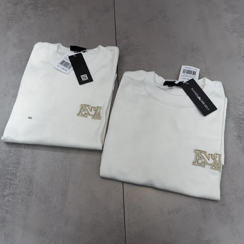 Camiseta Armani 038 - Emporio Armani branca logo pequeno bege/dourado