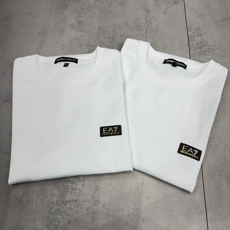 Camiseta Armani 042 - Emporio Armani EA7 branca patch preto/dourado