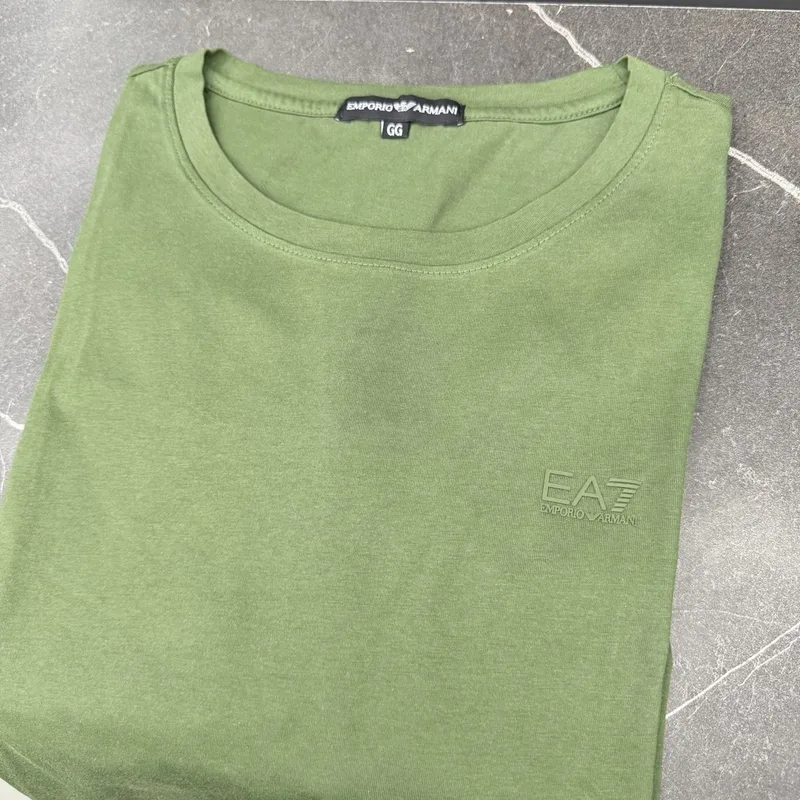 Camiseta Armani 053 - Emporio Armani EA7 verde logo pequeno tom sobre tom