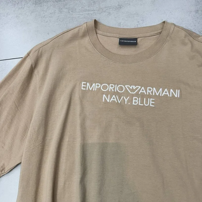 Camiseta Armani 067 - Emporio Armani bege escrita branca Navy Blue frontal