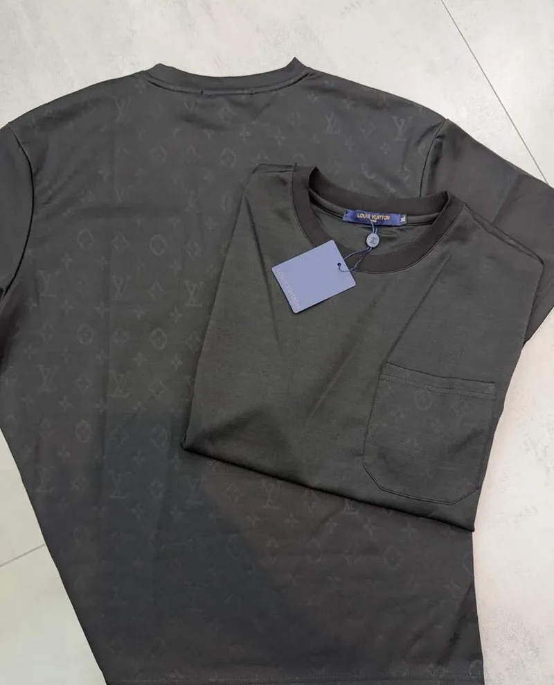 Camiseta Louis Vuitton premium preta chumbo monograma discreto e bolso