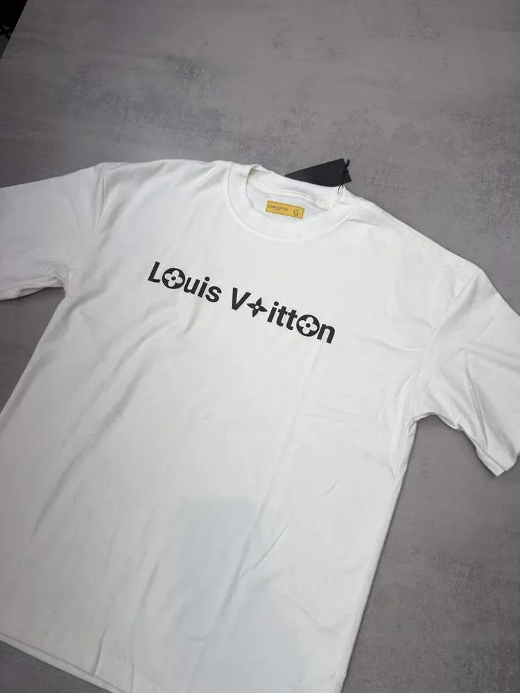 Camiseta Louis Vuitton oversized branca logo preto frontal