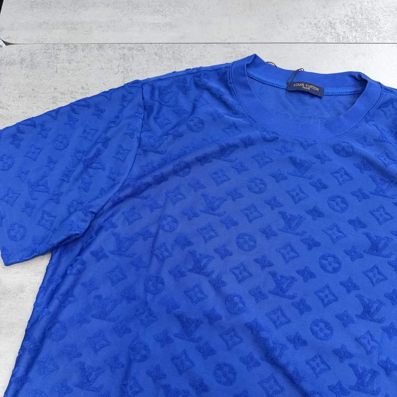 Camiseta Louis Vuitton premium azul royal monograma em relevo