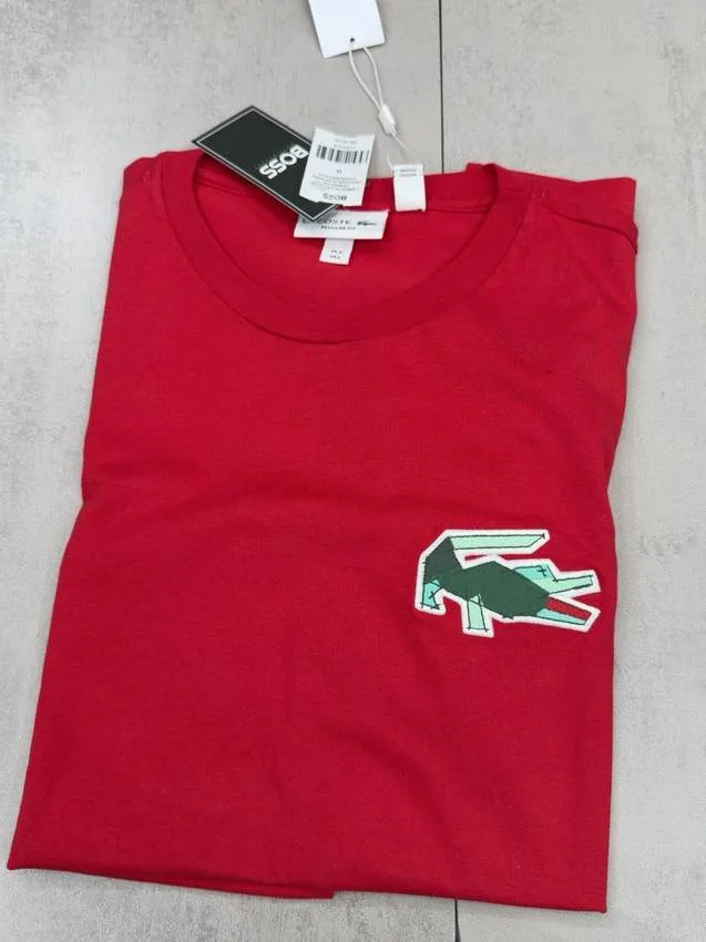 Camiseta Lacoste vermelha crocodilo grande estilizado