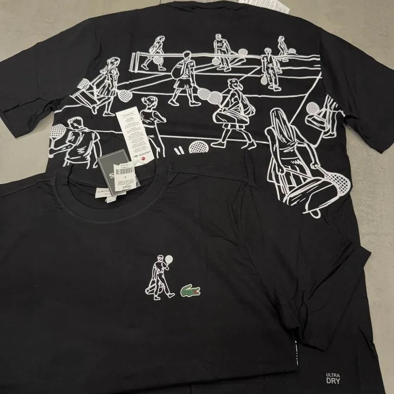 Camiseta Lacoste preta estampa jogadores de tênis