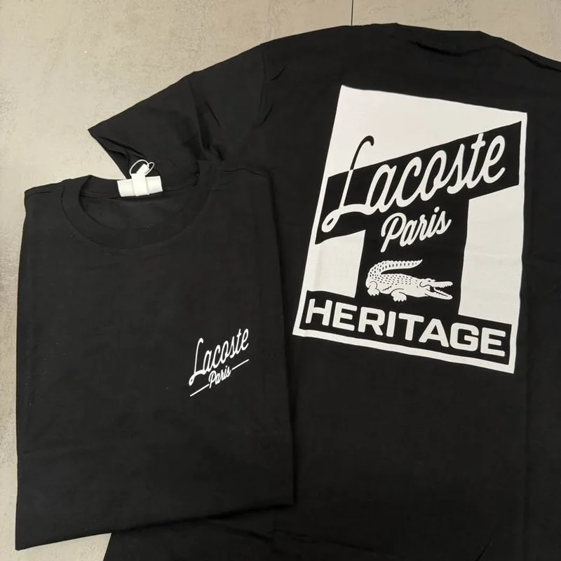 Camiseta Lacoste preta Paris Heritage frente e costas