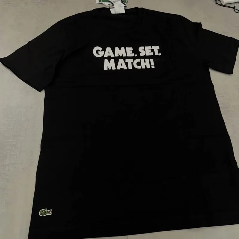 Camiseta Lacoste preta Game Set Match