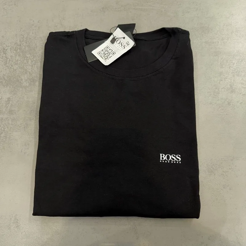 Camiseta Boss preta lisa logo Hugo Boss branco pequeno